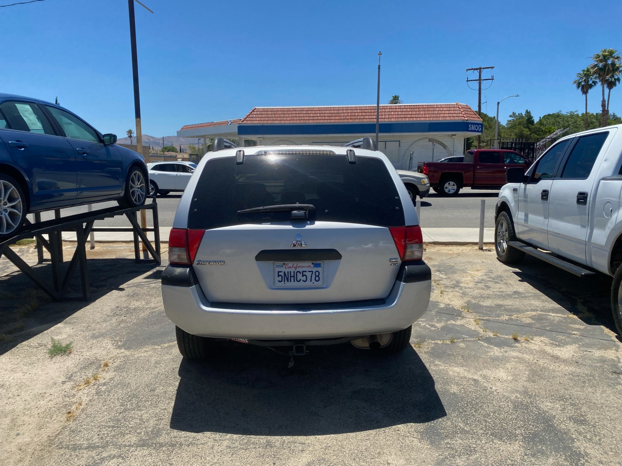 2005 Mitsubishi Endeavor - 4A4MN21S95E024203 - Image #2