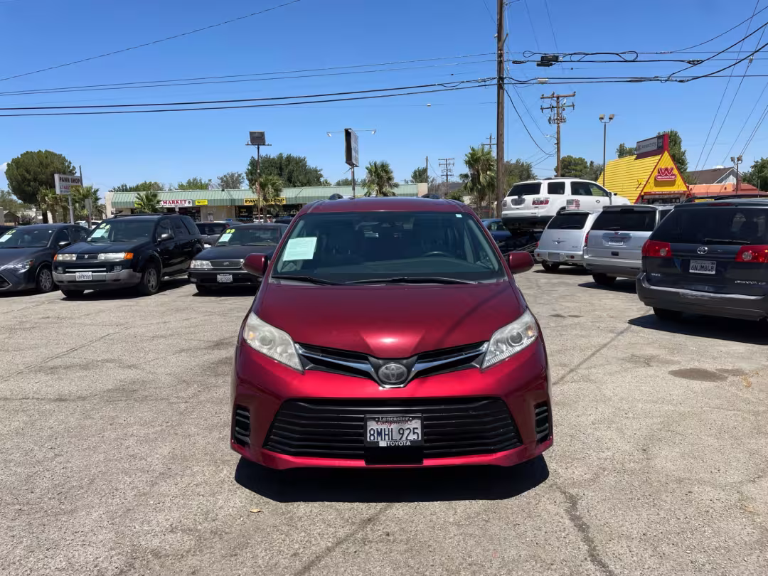 2018 Toyota Sienna - 5TDKZ3DC9JS905517 - Image #1